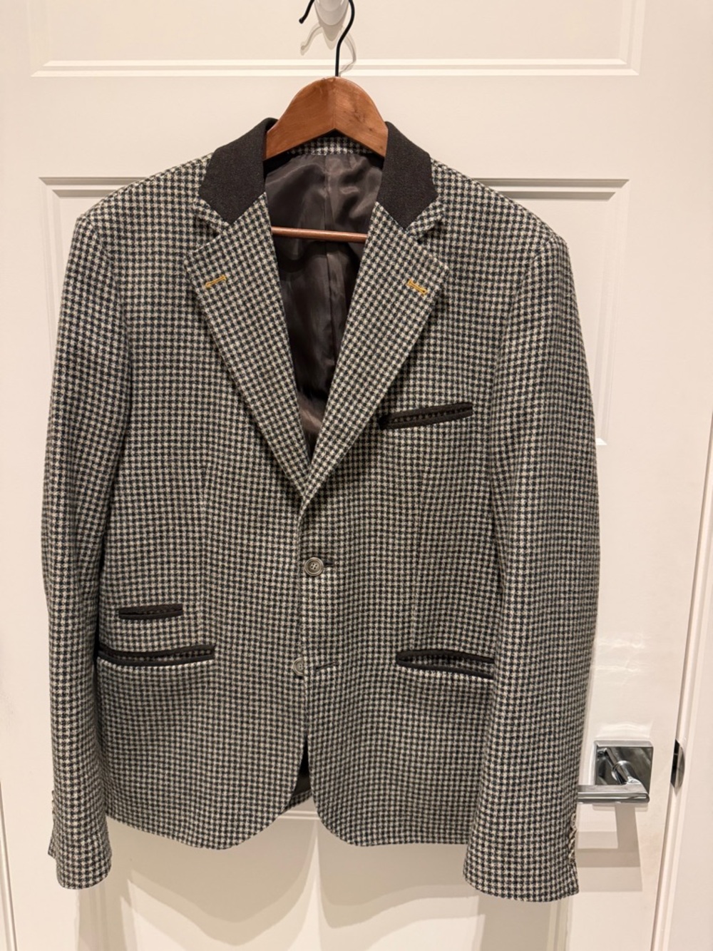 Men's Houndstooth Sport Coat with Black Trim